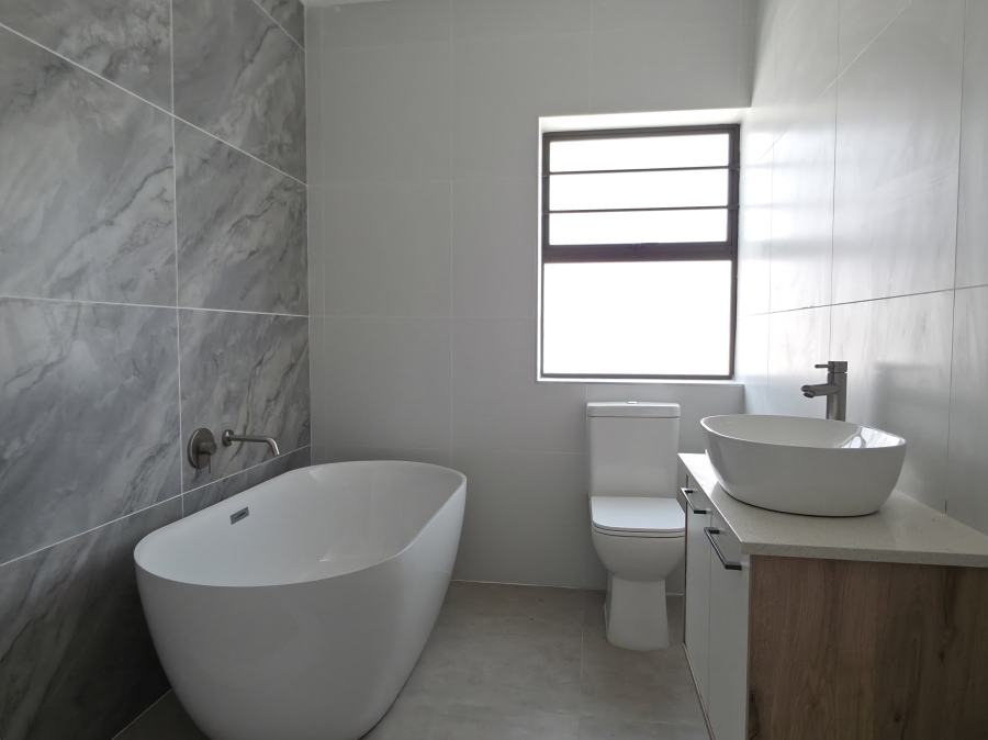 3 Bedroom Property for Sale in Wavecrest Eastern Cape